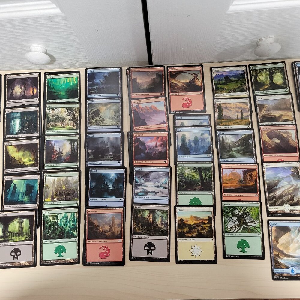 Bundle of 187 MAGIC THE GATHERING MTG Assorted Mixed Set 2014-2019 Land Cards